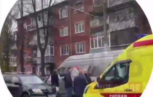 Выбежал на дорогу: в Ярославле иномарка сбила третьеклассника Выбежал на дорогу: в Ярославле иномарка сбила третьеклассника