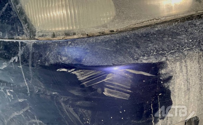 Скрывшийся водитель повредил Subaru Legacy в Южно-Сахалинске: владелец ищет свидетелей