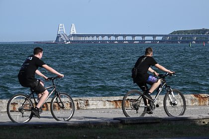 Более тысячи машин скопились в очереди перед Крымским мостом