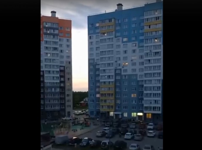 Пятничный вечер на Торфяной едва не закончился трагедией Пятничный вечер на Торфяной едва не закончился трагедией