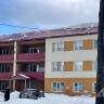 Снег рухнул с крыши и разбил авто на Сахалине — видео
