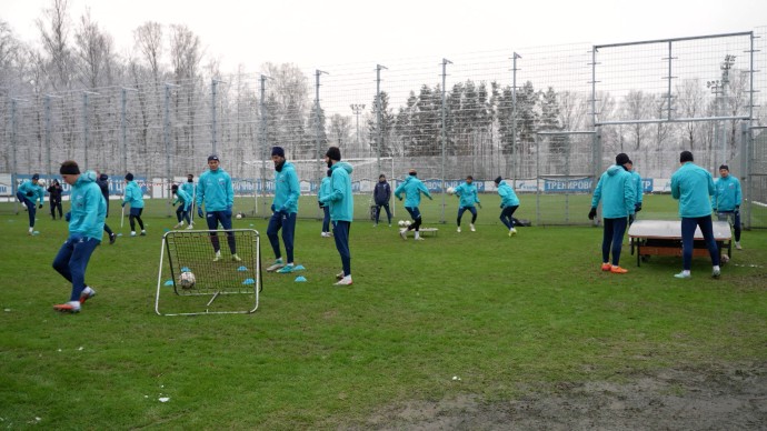 Перед зимней паузой: «Зенит» отправляется в Нижний Новгород на матч 16-го тура РПЛ Перед зимней паузой: «Зенит» отправляется в Нижний Новгород на матч 16-го тура РПЛ