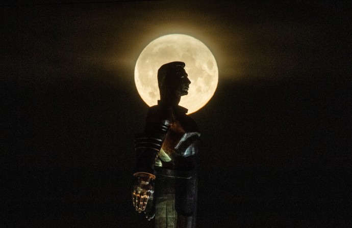 Кравченко: Москвичи смогут увидеть суперлуние 4 декабря Кравченко: Москвичи смогут увидеть суперлуние 4 декабря