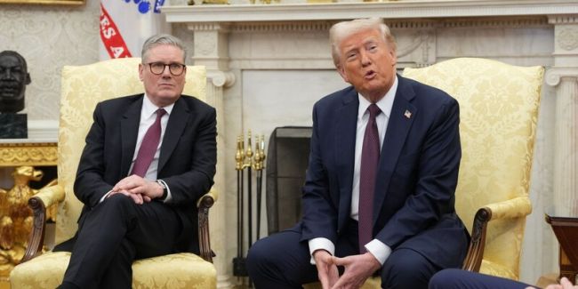 Стармер обсудил с Трампом дальнобойное оружие для Украины Стармер обсудил с Трампом дальнобойное оружие для Украины