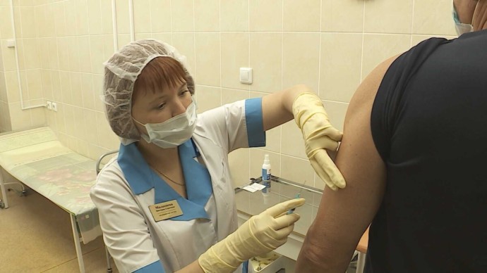 Больше 80 тысяч костромичей укололись добровольно и принудительно
