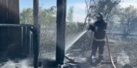 В Астрахани пожарные вытащили из огня 80-летнюю бабушку