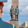 На Площади Победы возложили цветы к Монументу героическим защитникам Ленинграда
