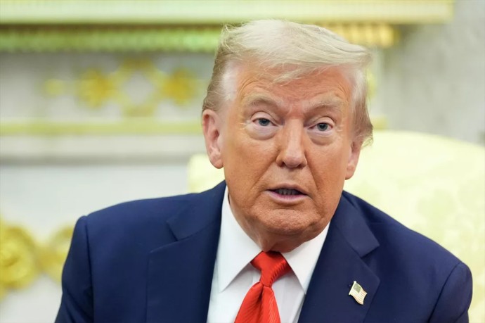 Гендиректор Би-би-си ушел в отставку из-за скандала с монтажом речи Трампа Гендиректор Би-би-си ушел в отставку из-за скандала с монтажом речи Трампа