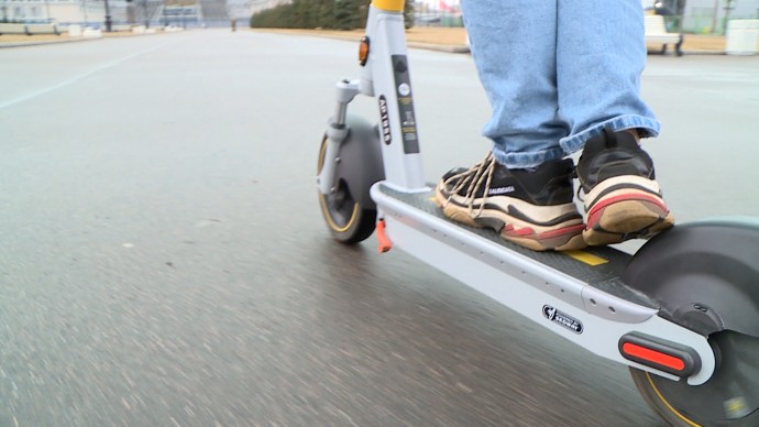 В Петербурге полиция нашла мальчика, который заблудился, катаясь на самокате В Петербурге полиция нашла мальчика, который заблудился, катаясь на самокате