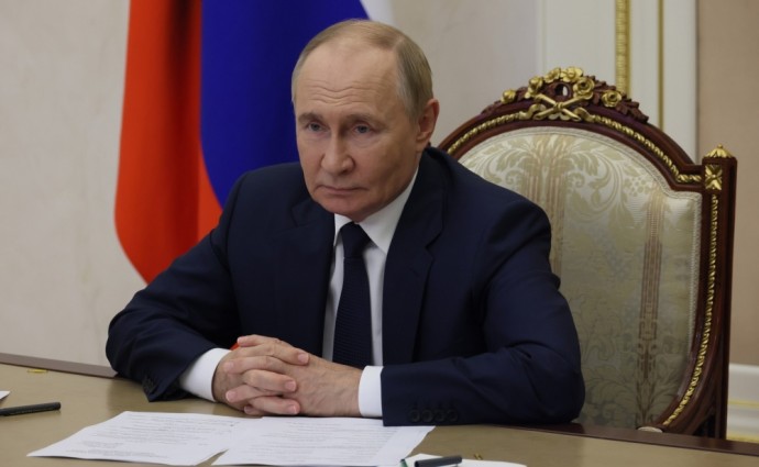 Владимир Путин открыл новый детский сад в Копейске и школу в Дагестане