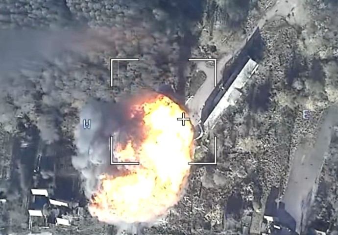 Гигантский огненный шар поднялся в небо на месте заправки ВСУ после удара дрона