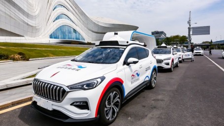 Китайская Baidu осуществила 11 млн перевозок на беспилотных такси, и они в десять раз дешевле обычных