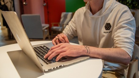 Куда идет работать молодежь в Петербурге: продажи и IT — в лидерах