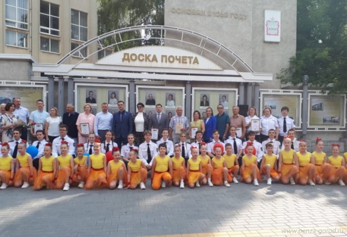 В Железнодорожном районе Пензы открыли Доску почёта
