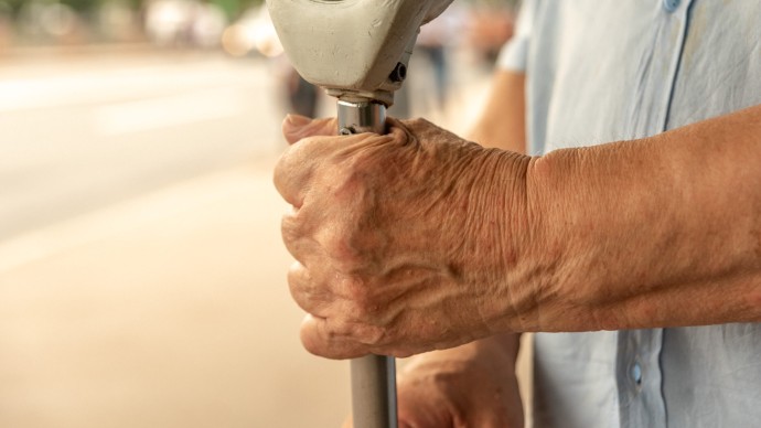 70-летний петербуржец поверил мошенникам и отдал им почти 40 тыс. евро 70-летний петербуржец поверил мошенникам и отдал им почти 40 тыс. евро