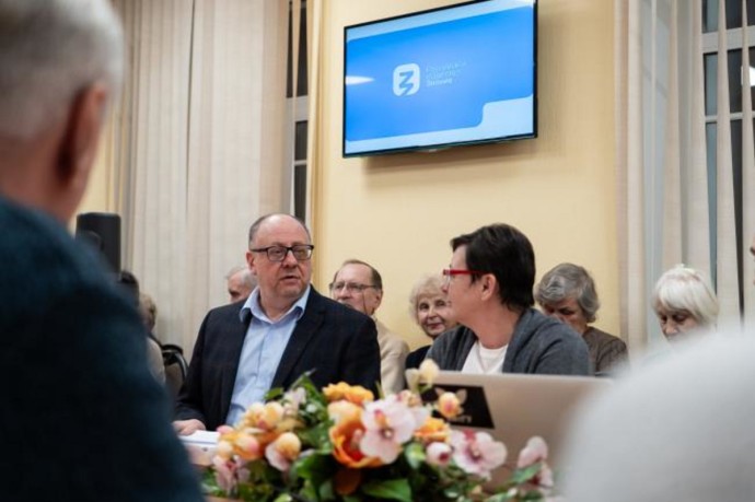 Ректор ВятГУ Валентин Пугач в качестве лектора Российского общества «Знание» рассказал ветеранам вуза об опасности фейков Ректор ВятГУ Валентин Пугач в качестве лектора Российского общества «Знание» рассказал ветеранам вуза об опасности фейков