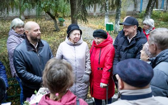 В Курске обсудили благоустройство двора на Ломакина, 9 рядом с реконструируемым мемориалом В Курске обсудили благоустройство двора на Ломакина, 9 рядом с реконструируемым мемориалом
