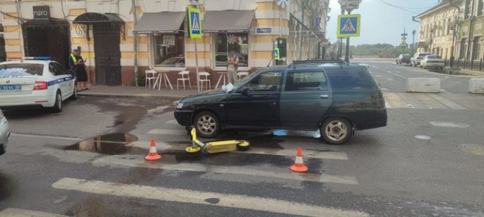 Девочка на самокате пострадала на "зебре" в Астрахани