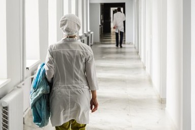 Медбрат изнасиловал юношу в больничном туалете