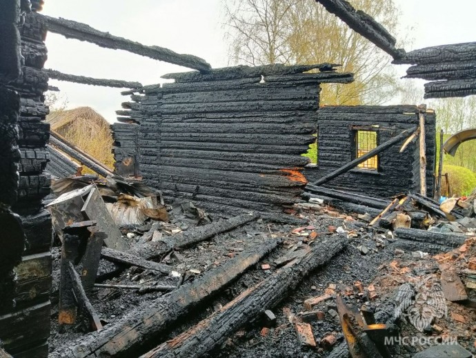 В Ярославской области две семьи лишились дома в результате пожара