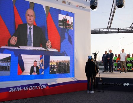 Владимир Путин дал старт движению на участке Дюртюли - Ачит в Башкирии