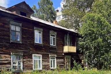 В российском городе в доме многодетной семьи рухнул потолок