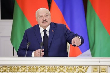 Лукашенко призвал мужиков молиться за власть