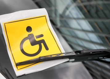 Минпромторг: российские предприятия готовы брать на работу инвалидов СВО