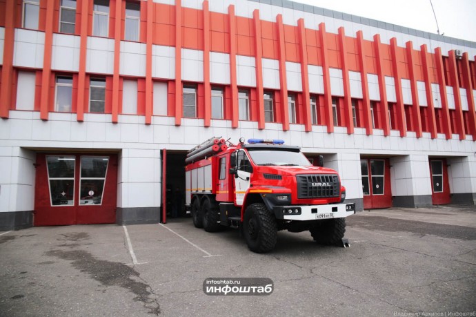 В Астрахани горели дом, автомобиль и мусоропровод