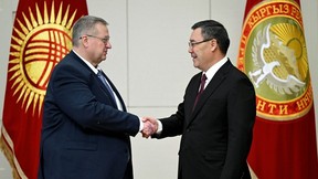 Встреча Алексея Оверчука с Президентом Киргизской Республики Садыром Жапаровым Встреча Алексея Оверчука с Президентом Киргизской Республики Садыром Жапаровым