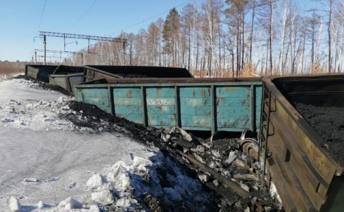 В Амурской области с путей сошли железнодорожные вагоны, в которые врезался встречный поезд