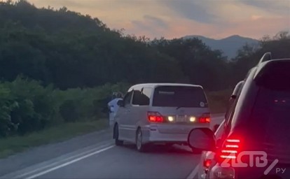 Разборки в пробке: на Сахалине наказали автохама, решившего обогнать затор по встречке