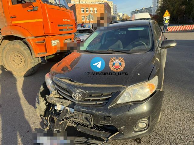 Автоледи пострадала в тройном ДТП на Шафиева в Уфе Автоледи пострадала в тройном ДТП на Шафиева в Уфе