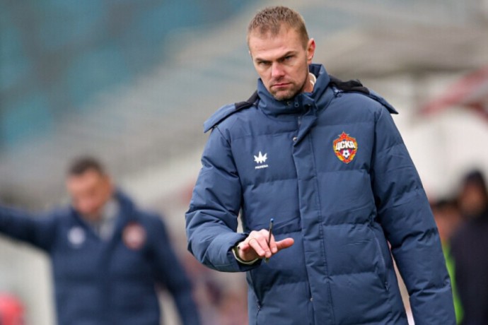 Тренер ЦСКА заявил, что в матч против "Спартака" вмешались грубые судейские ошибки Тренер ЦСКА заявил, что в матч против "Спартака" вмешались грубые судейские ошибки