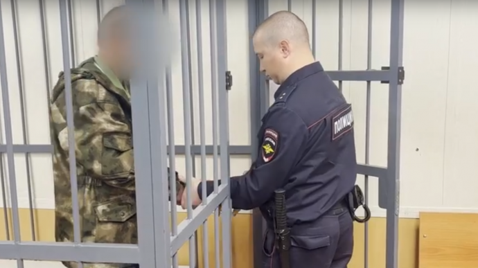 В Старой Руссе обвиняемого в убийстве трёх человек мужчину заключили под стражу