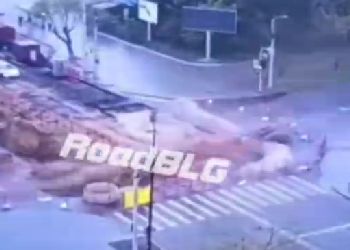 В Благовещенске машина на скорости «пролетела» по закрытому перекрестку