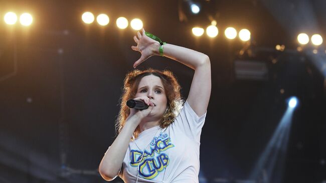 Отек Квинке сорвал концерт Монеточки* Отек Квинке сорвал концерт Монеточки*