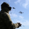 Операторы FPV-дронов уничтожили два замаскированных автомобиля ВСУ