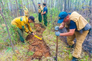 Уже более 300 огнеборцев тушат пожары в лесах Якутии