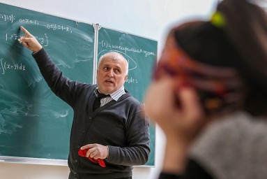 Бумажных аттестатов для профессоров и доцентов больше не будет – постановление