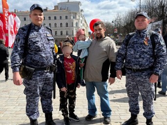 Росгвардейцы нашли ребенка, потерявшегося на празднике в Выборге
