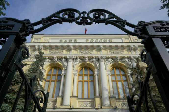 Путин заявил, что старается не вмешиваться в деятельность Центробанка