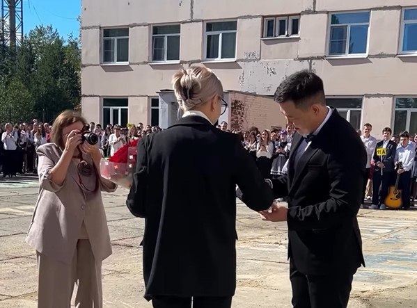 Министра образования Бурятии растрогало событие на школьной линейке
