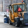 Коммунальщики на фоне непогоды следят за состоянием улиц и дорог в Москве