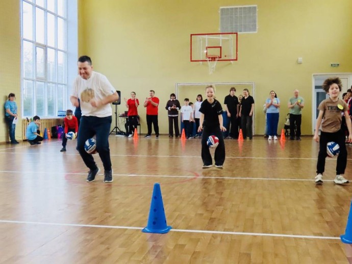 Волонтёры «ОМК Энергомаш» организовали «Семейные старты» для многодетных семей Белгорода Волонтёры «ОМК Энергомаш» организовали «Семейные старты» для многодетных семей Белгорода