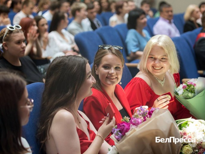 В 80 приграничных школах Белгородской области выпускные вечера пройдут очно