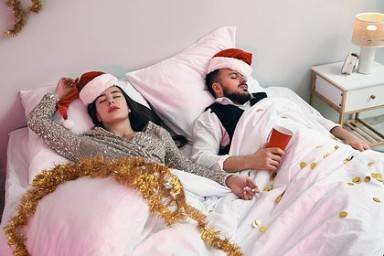 Врач объяснил причины проблем в постели после затяжных новогодних праздников