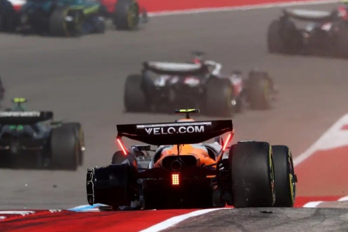 Норрис обвинил в аварии с Пиастри тех, кто был позади: "Я всё делал правильно. Мы стали жертвами" Норрис обвинил в аварии с Пиастри тех, кто был позади: "Я всё делал правильно. Мы стали жертвами"