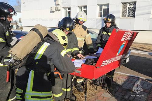 Пожарные учения провели в горбольнице Благовещенска Пожарные учения провели в горбольнице Благовещенска