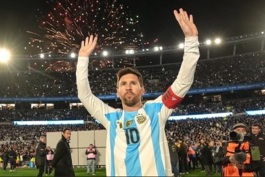 Месси откроет 20-метровый памятник в честь себя